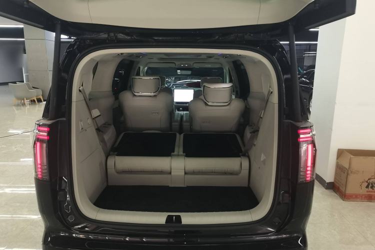 Used Volvo EM90 2025 Ultra Six-Seater Trunk