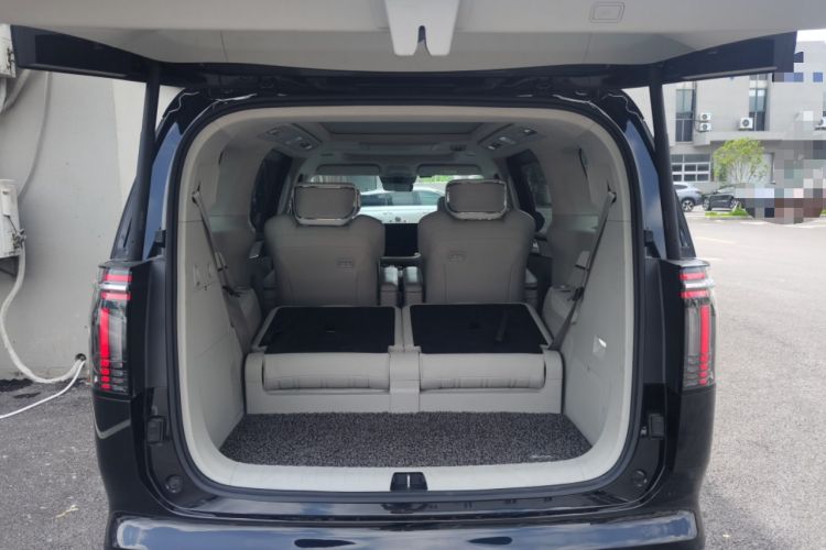 Used Volvo EM90 2025 Ultra Six-Seater Trunk