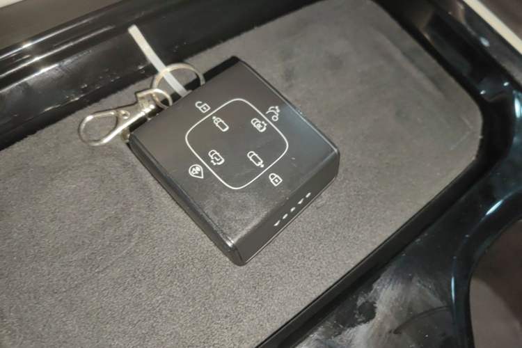 Used Volvo EM90 2025 Ultra Six-Seater Vehicle Key