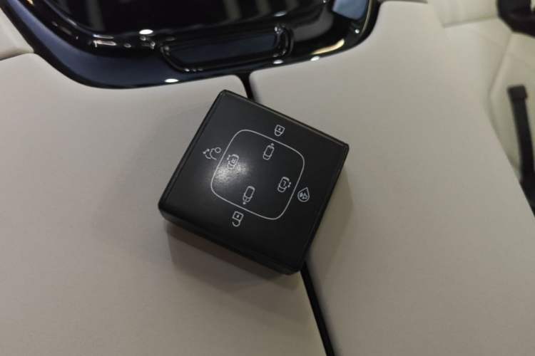 Used Volvo EM90 2025 Ultra Six-Seater Vehicle Key