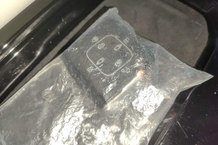 Used Volvo EM90 2025 Ultra Six-Seater Vehicle Key