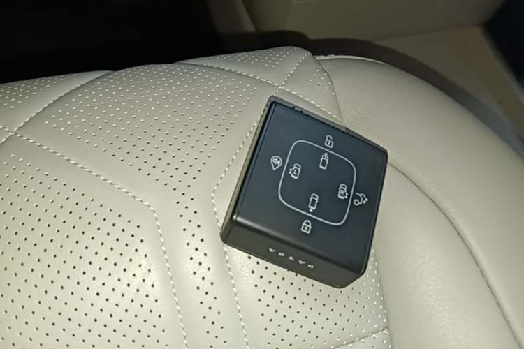 Used Volvo EM90 2025 Ultra Six-Seater Vehicle Key