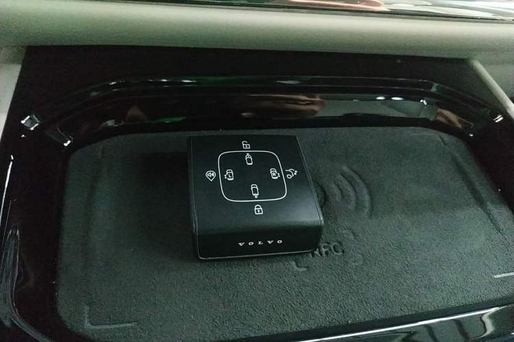 Used Volvo EM90 2025 Ultra Six-Seater Vehicle Key