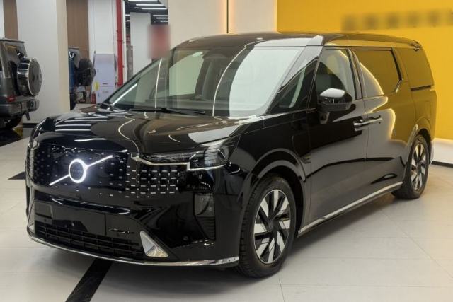 Used Volvo EM90 2025 Ultra Six-Seater
