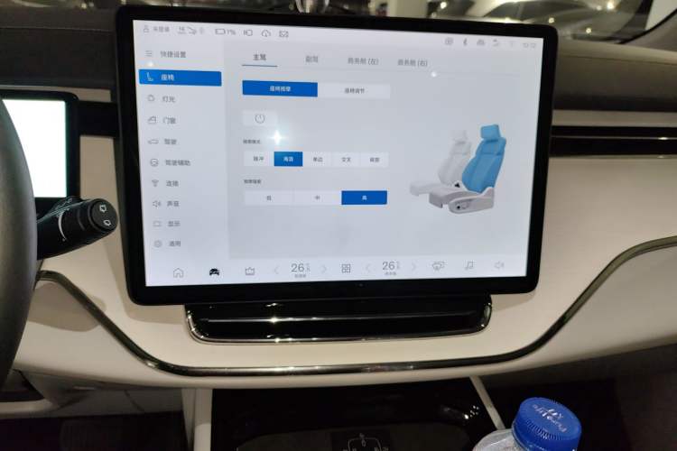 Used Volvo EM90 2025 Ultra Six-Seater Audio And AC Panel
