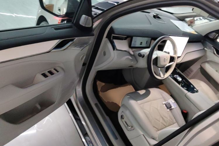 Used Volvo EM90 2025 Ultra Six-Seater Driver Seat