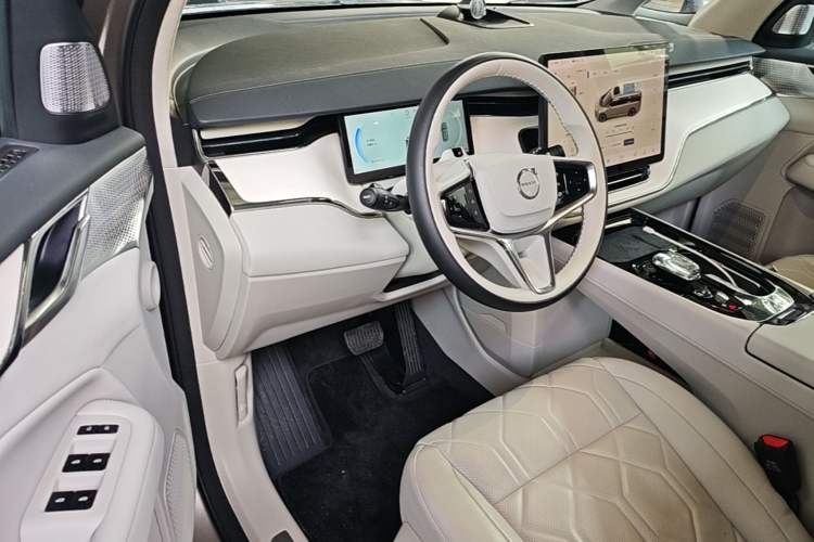 Used Volvo EM90 2025 Ultra Six-Seater Driver Seat