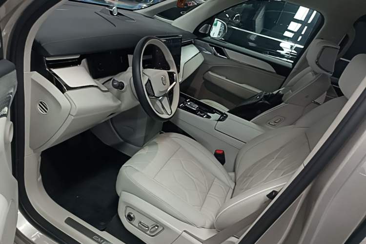 Used Volvo EM90 2025 Ultra Six-Seater Driver Seat