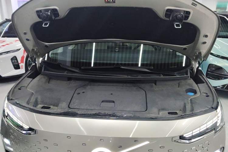 Used Volvo EM90 2025 Ultra Six-Seater Engine Bay