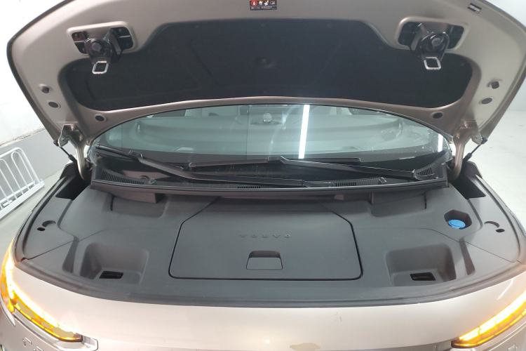 Used Volvo EM90 2025 Ultra Six-Seater Engine Bay