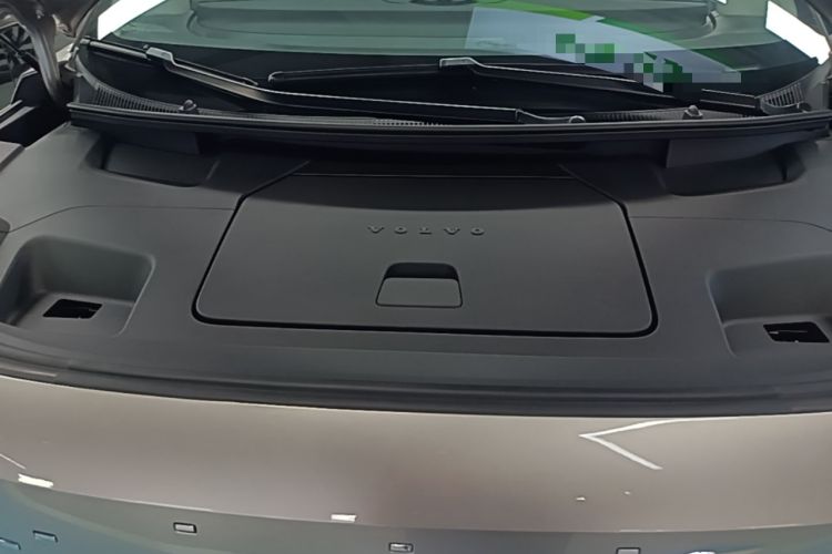 Used Volvo EM90 2025 Ultra Six-Seater Engine Bay
