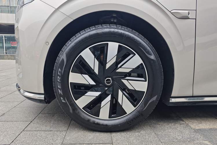 Used Volvo EM90 2025 Ultra Six-Seater Exterior 10