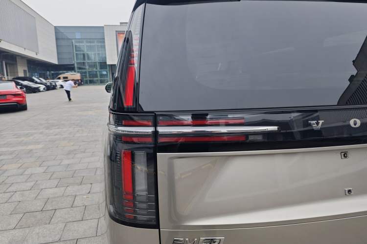 Used Volvo EM90 2025 Ultra Six-Seater Exterior 11