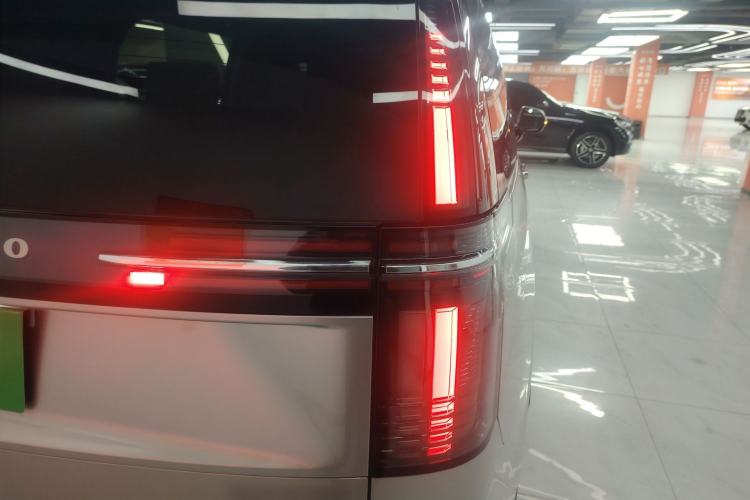 Used Volvo EM90 2025 Ultra Six-Seater Exterior 3