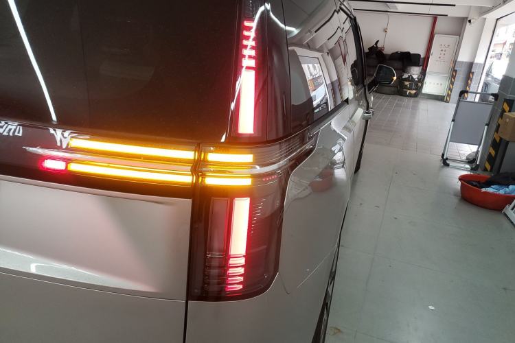 Used Volvo EM90 2025 Ultra Six-Seater Exterior 3
