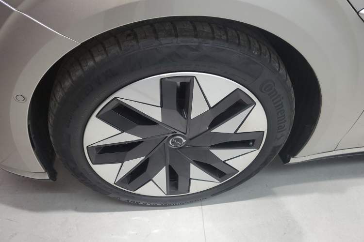 Used Volvo EM90 2025 Ultra Six-Seater Exterior 4