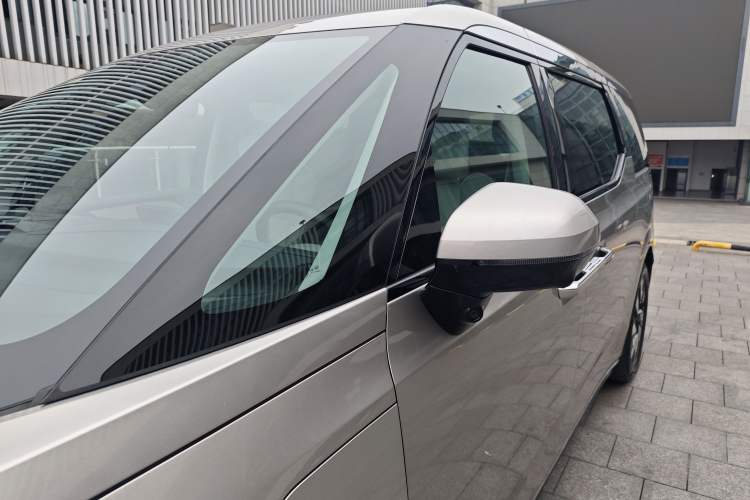 Used Volvo EM90 2025 Ultra Six-Seater Exterior 4