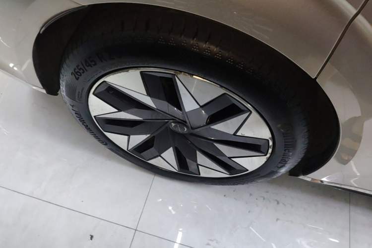 Used Volvo EM90 2025 Ultra Six-Seater Exterior 5