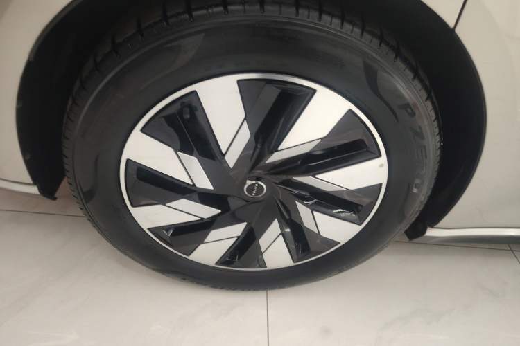 Used Volvo EM90 2025 Ultra Six-Seater Exterior 5