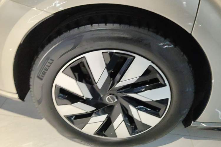 Used Volvo EM90 2025 Ultra Six-Seater Exterior 5