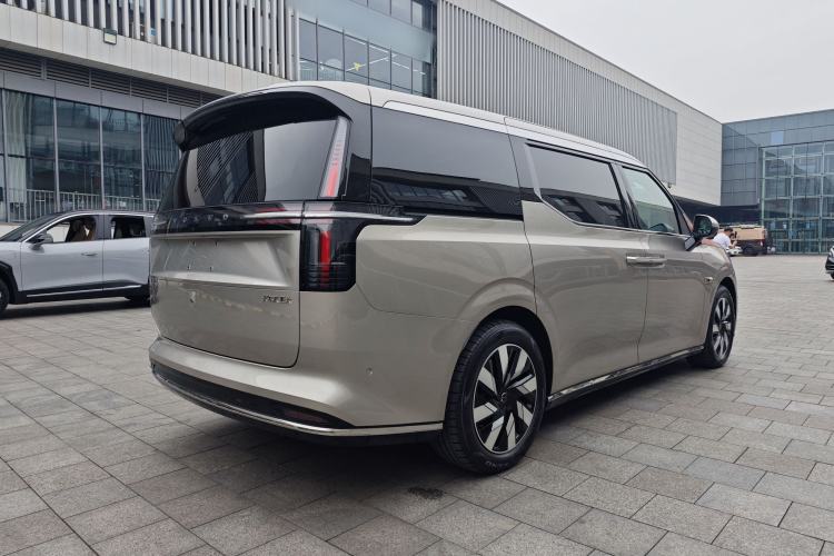 Used Volvo EM90 2025 Ultra Six-Seater Exterior 6