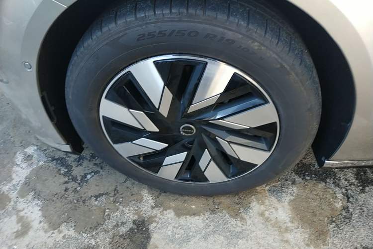Used Volvo EM90 2025 Ultra Six-Seater Exterior 7