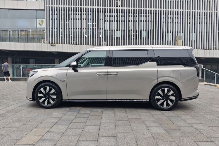 Used Volvo EM90 2025 Ultra Six-Seater Exterior 7