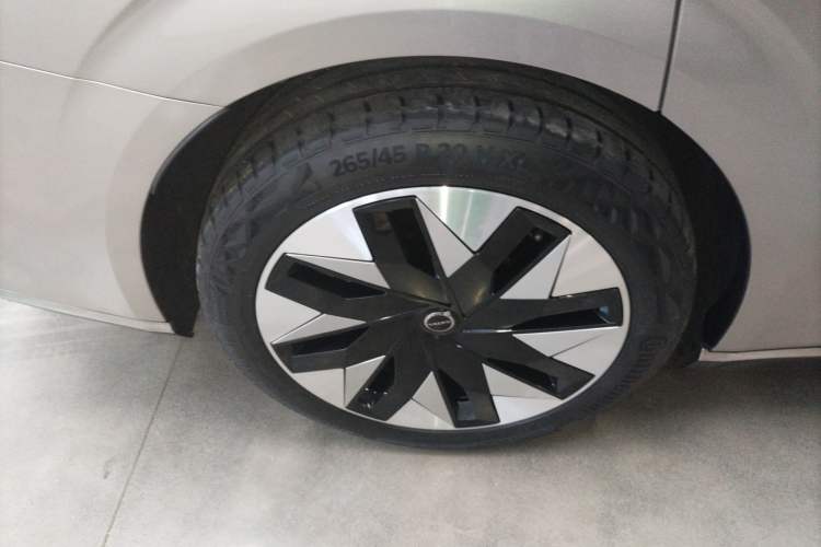 Used Volvo EM90 2025 Ultra Six-Seater Exterior 8