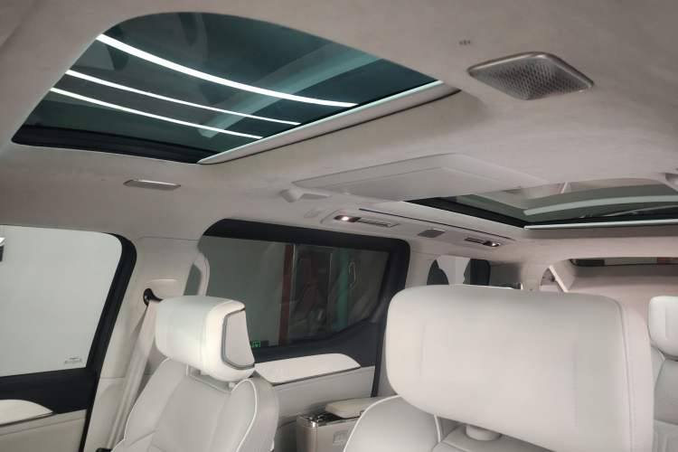 Used Volvo EM90 2025 Ultra Six-Seater Headliner