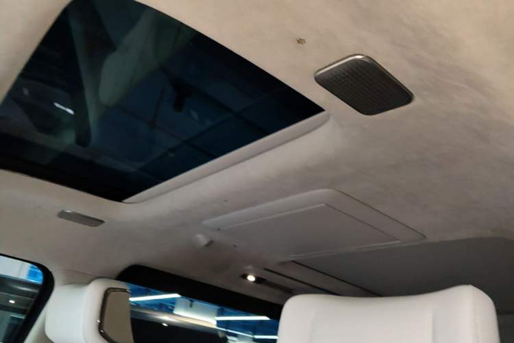 Used Volvo EM90 2025 Ultra Six-Seater Headliner