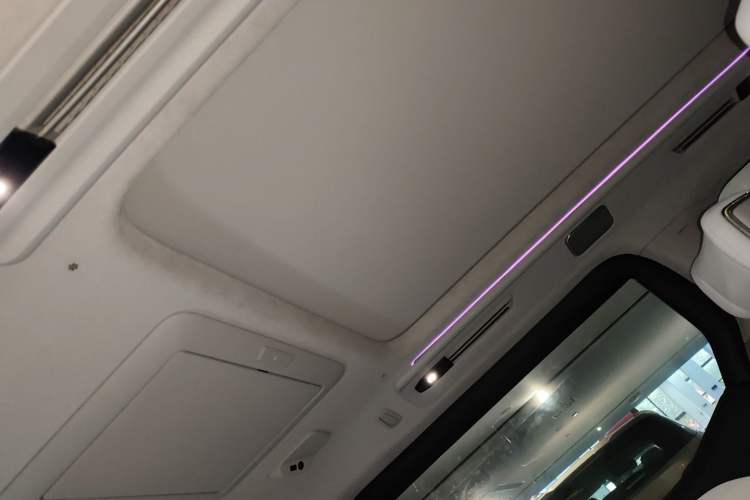 Used Volvo EM90 2025 Ultra Six-Seater Headliner