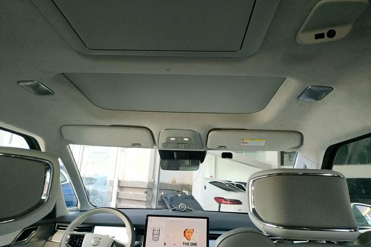Used Volvo EM90 2025 Ultra Six-Seater Headliner