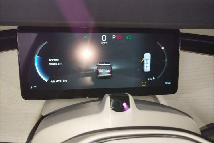 Used Volvo EM90 2025 Ultra Six-Seater Instrument Cluster