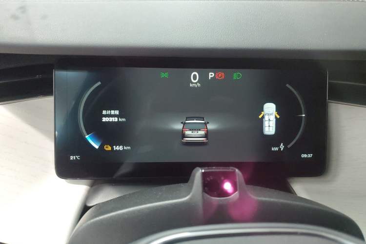 Used Volvo EM90 2025 Ultra Six-Seater Instrument Cluster