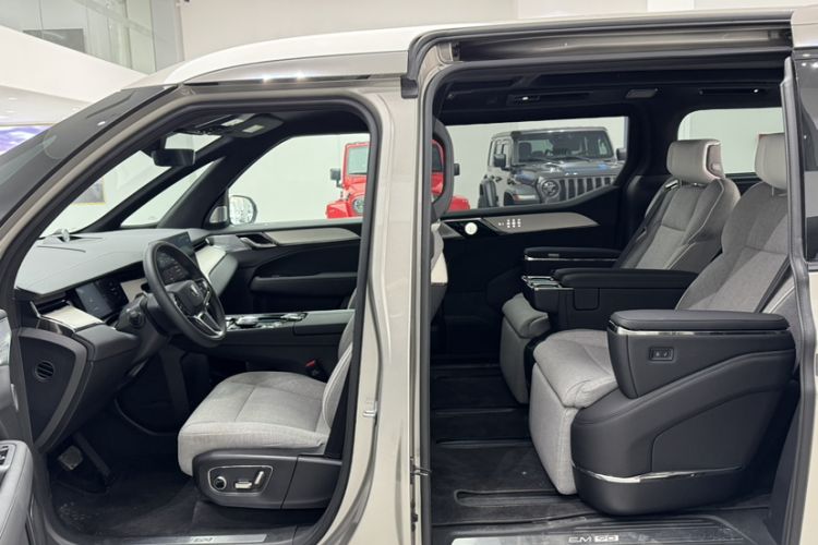 Used Volvo EM90 2025 Ultra Six-Seater Interior 10