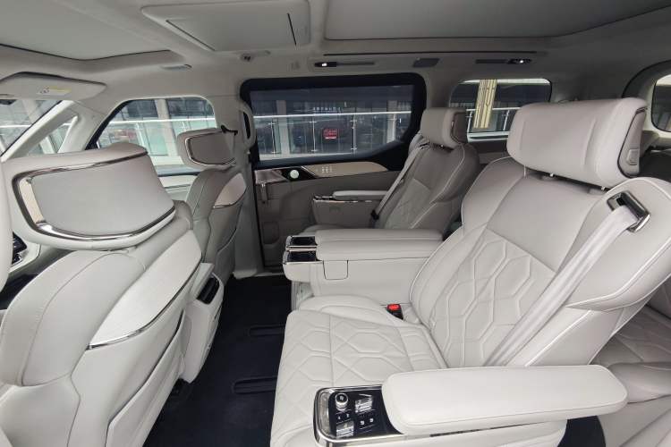Used Volvo EM90 2025 Ultra Six-Seater Interior 10