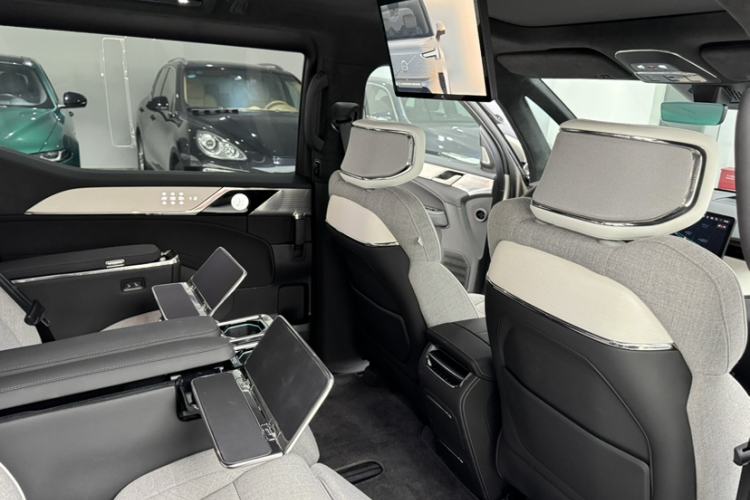 Used Volvo EM90 2025 Ultra Six-Seater Interior 12