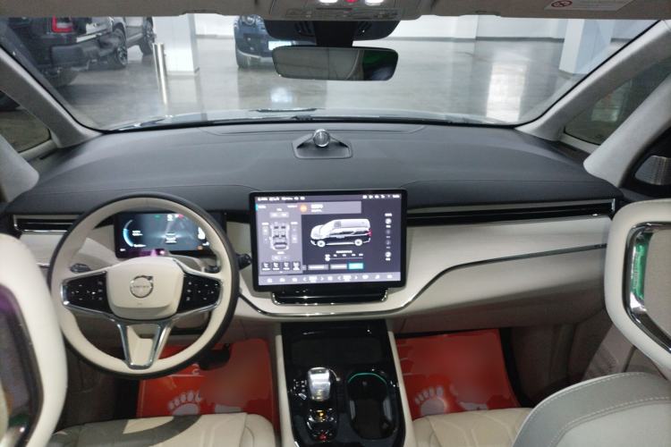 Used Volvo EM90 2025 Ultra Six-Seater Interior 2