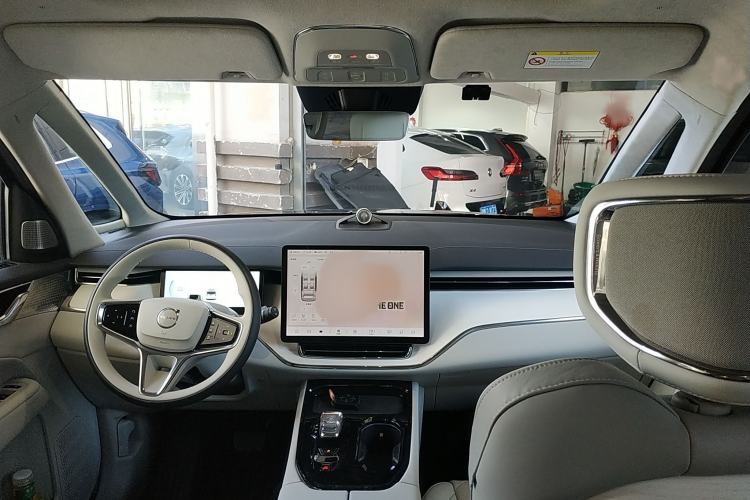 Used Volvo EM90 2025 Ultra Six-Seater Interior 2