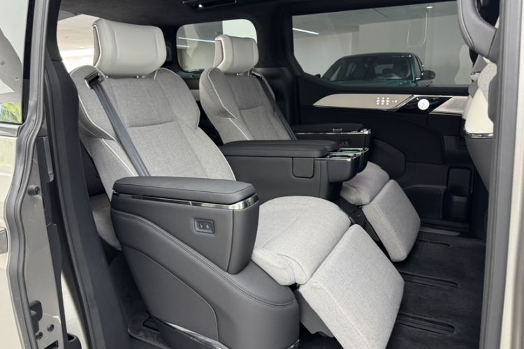 Used Volvo EM90 2025 Ultra Six-Seater Interior 2