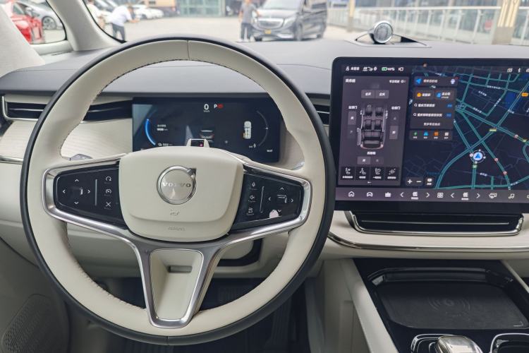 Used Volvo EM90 2025 Ultra Six-Seater Interior 2