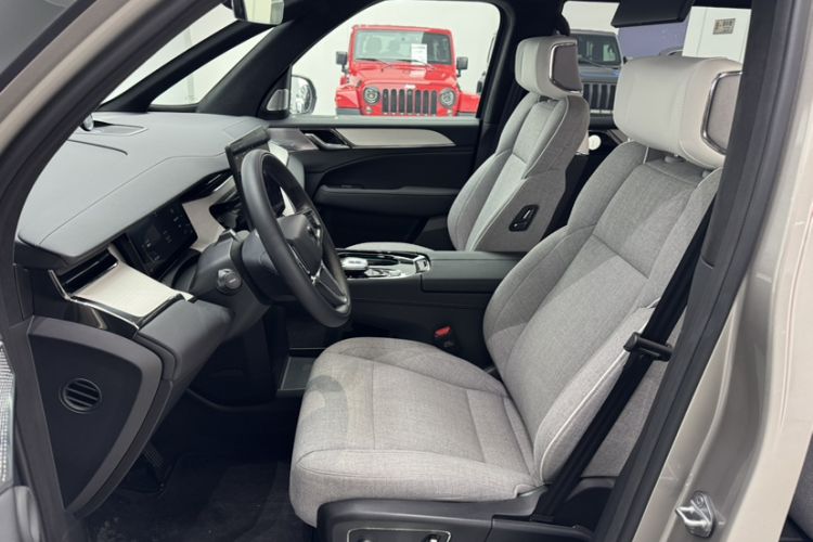 Used Volvo EM90 2025 Ultra Six-Seater Interior 3