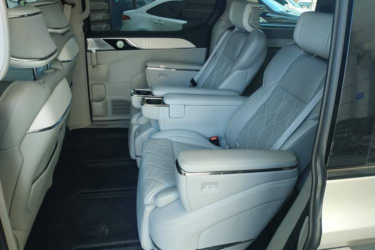 Used Volvo EM90 2025 Ultra Six-Seater Interior 4