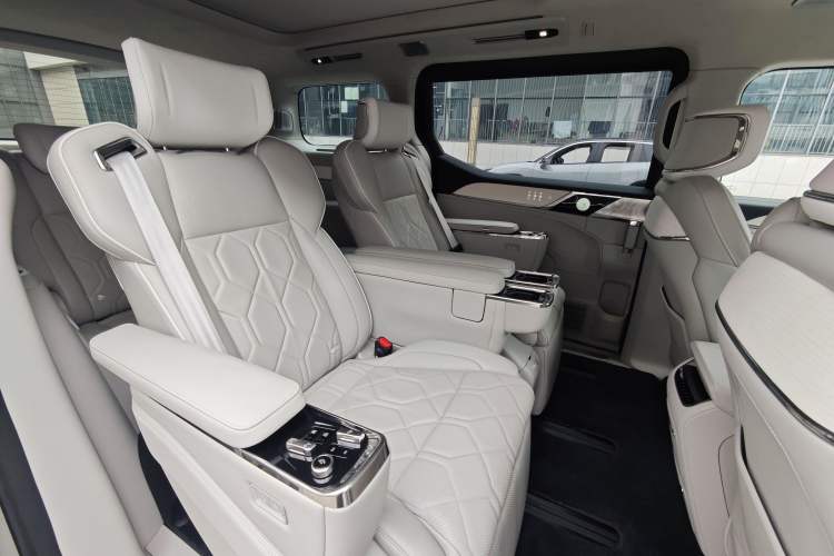 Used Volvo EM90 2025 Ultra Six-Seater Interior 5