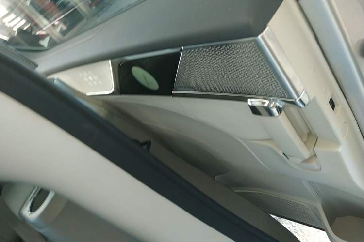 Used Volvo EM90 2025 Ultra Six-Seater Interior 8