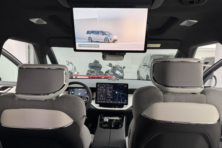 Used Volvo EM90 2025 Ultra Six-Seater Interior 8