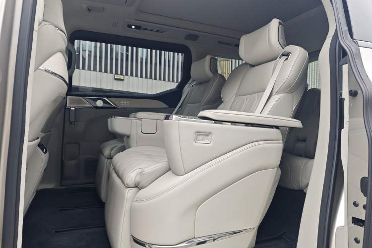Used Volvo EM90 2025 Ultra Six-Seater Interior 8