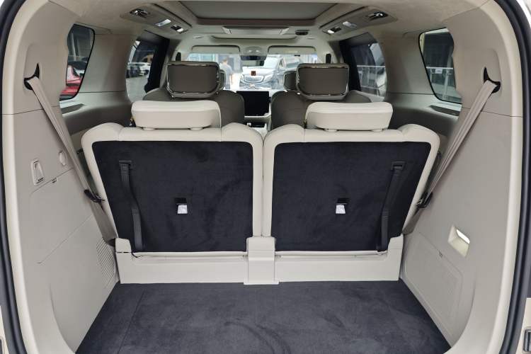 Used Volvo EM90 2025 Ultra Six-Seater Interior 9