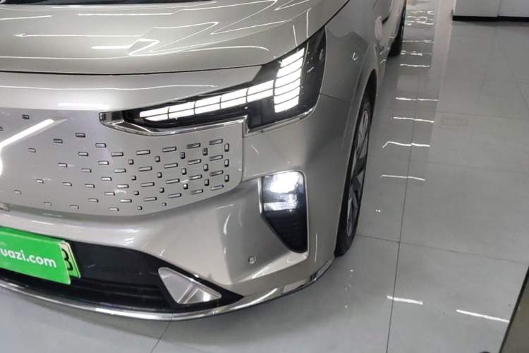 Used Volvo EM90 2025 Ultra Six-Seater Left Front Headlight