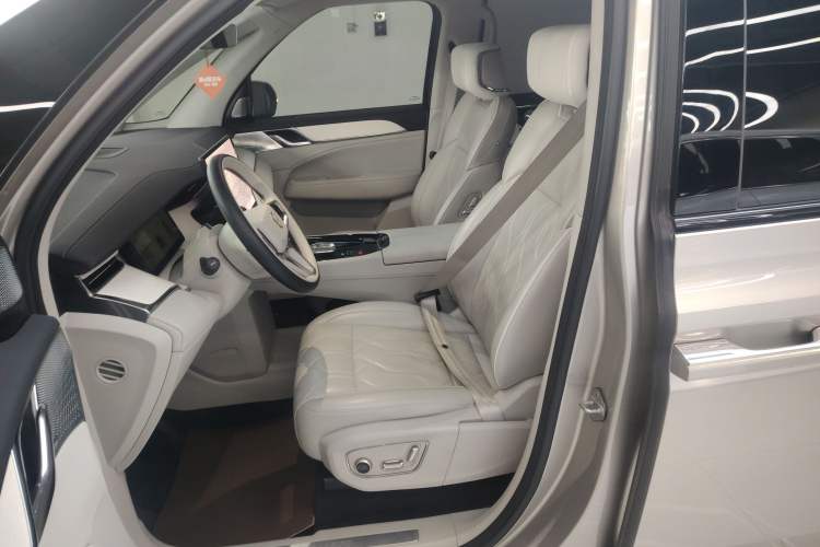 Used Volvo EM90 2025 Ultra Six-Seater Left Front Seat